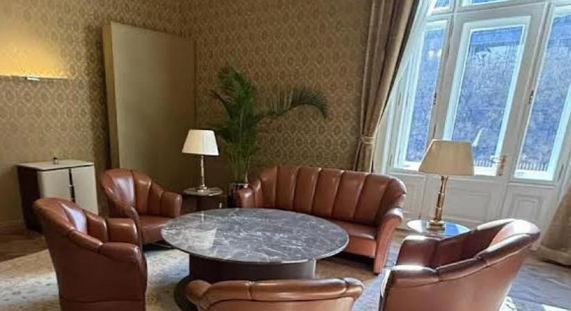 A jegybank luxusmosdója után fotókon a szivarszoba és a könyvtár