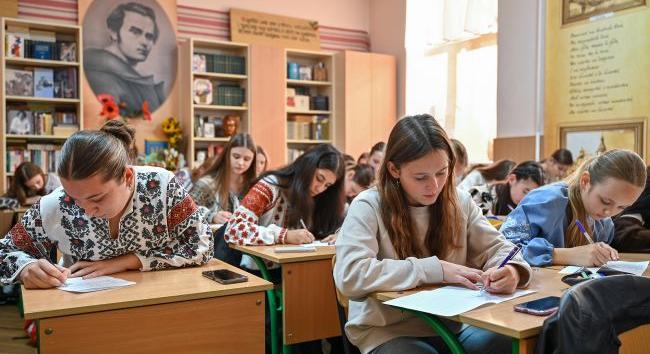 Nem fogják automatikusan bírságolni a szülőket a gyerekek iskolai hiányzásért – Juvenális Rendőrség