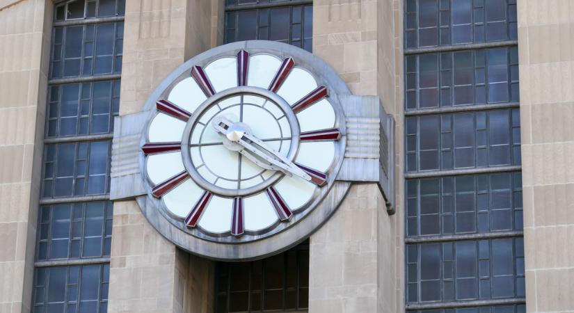 Franciaország átírta volna az időt, de megbuktak – ezért 60 perc egy óra