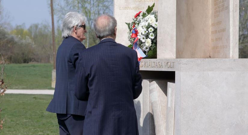 A legendás magyar ökölvívóra, Papp Lászlóra emlékeztek (videó, galéria)