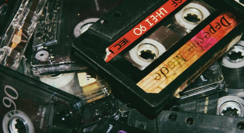 Így buliztunk a '90-es években: a magyar slágerek, amiket sosem felejtünk