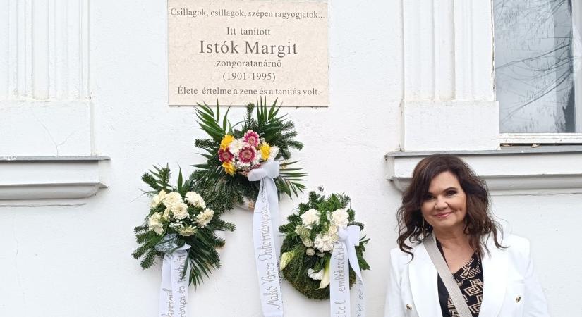Kiváló makói zongoratanárra emlékeznek – Szentpéteri Csilla is beszédet mond
