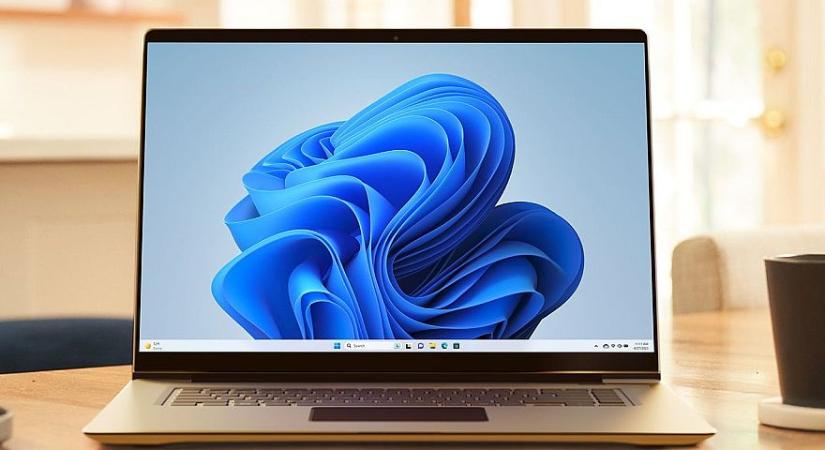Hivatalos: Tényleg áthelyezhetővé fog válni a tálca a Windows 11-ben a képernyő más oldalaira is