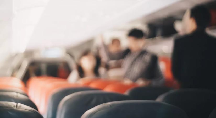 Dráma a levegőben: halott nő miatt bűzlött a repülő utastere