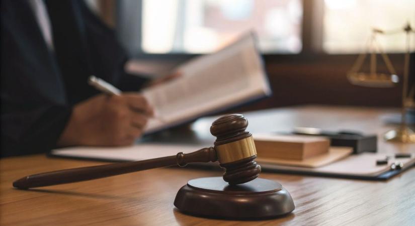 Előbb egy húszast kért, majd falhoz lökte és megütötte – 5 év fegyház vár az ukrán férfira