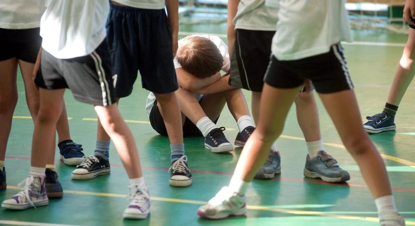 Sérülés tesiórán: mit kell tennie az iskolának?