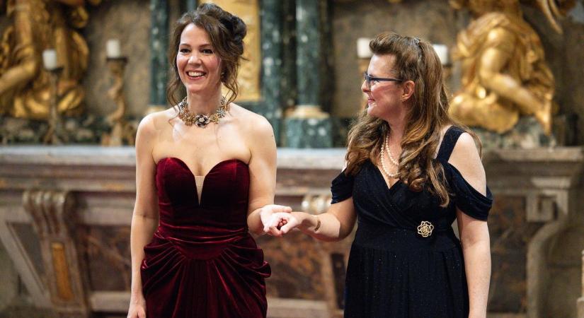 Káprázatos est: ének és hárfa találkozása a Líceum kápolnájában