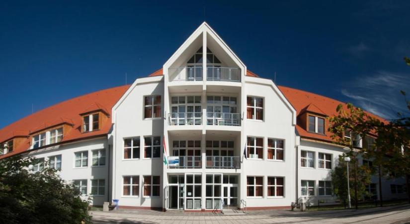 Jubiláló “öregdiákjainak” szervez találkozót a középiskola