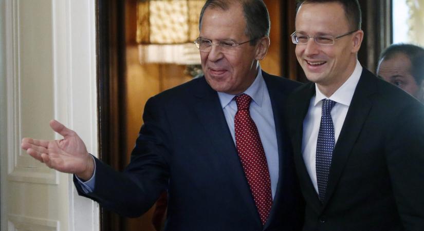 Szijjártó és Lavrov: egy bizarr módon intim kapcsolat története