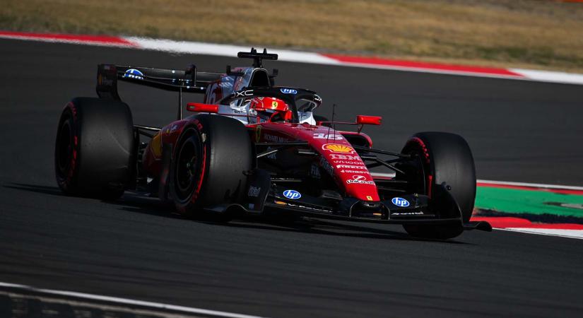 Leclerc: A Ferrari képes lehet nehéz helyzetbe hozni a Mercedest