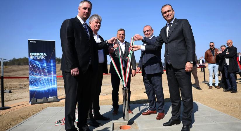 A jövő energiája: Magyarország első hibrid geotermikus beruházása épül meg Zsanán  fotók