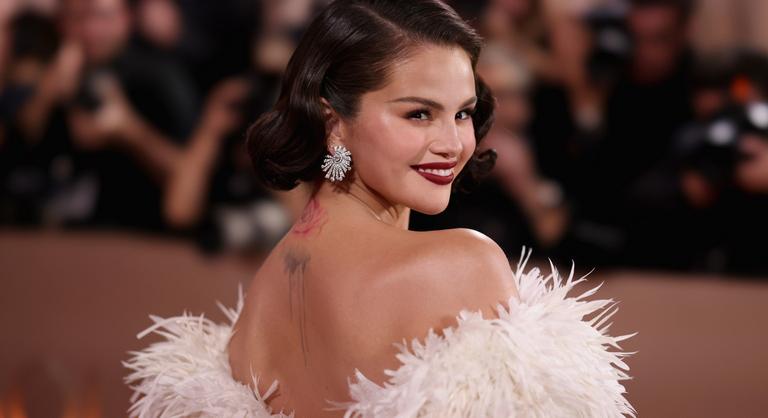 Selena Gomez posztolt egy képet a nappalijából, a rajongók azóta sem tértek magukhoz a meglepetéstől