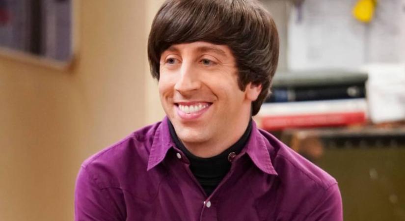 Ő volt az Agyemnők balfék Howardja: 45 évesen ősz szakállal és hosszú hajjal nem ismerni fel