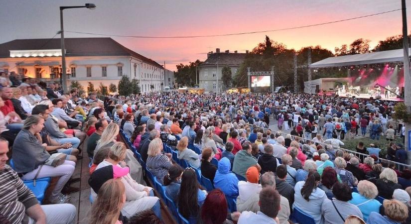 Elhalasztják az ingyenes koncerteket Székesfehérváron – az időjárás közbeszólt