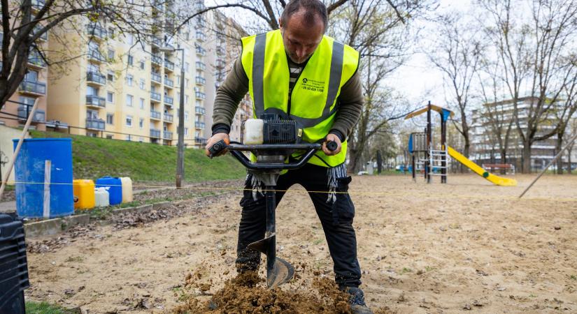 Debreceni járdák és lépcsők felújítására 340 millió jut