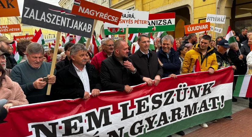 "Nem leszünk ukrán gyarmat!" - Nagykanizsa Orbán Viktor és a béke mellett áll, rengeteg az ember