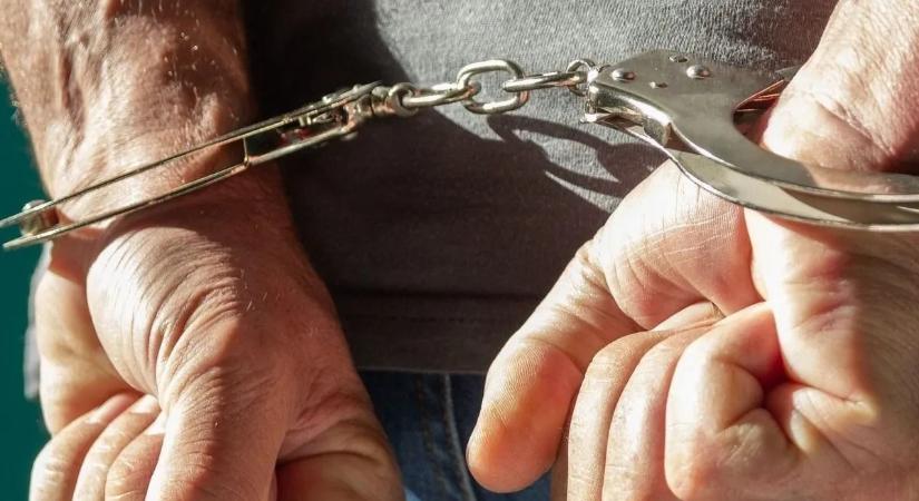 Először pénzt kért, majd falhoz vágta és megütötte áldozatát az ukrán rabló