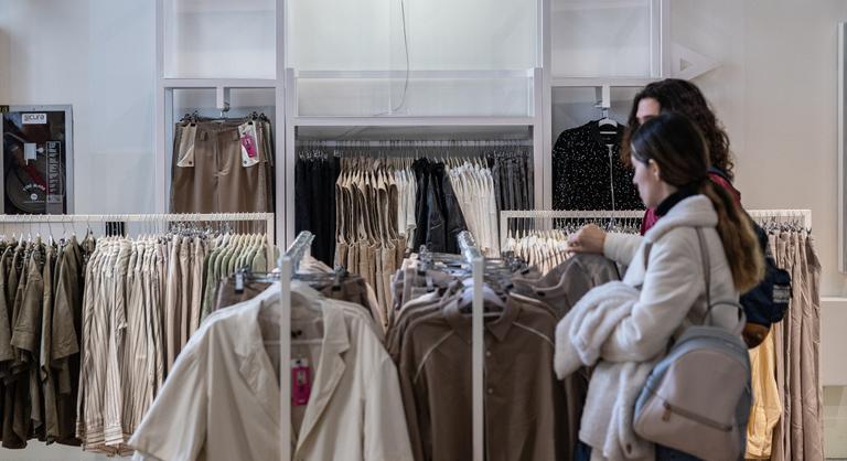 Ez az olcsó ruharendelős oldalak rejtett veszélye, amiről alig beszélnek