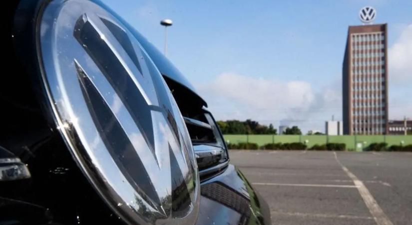 Óriási a baj: százezer elektromos autót hívott vissza a Volkswagen