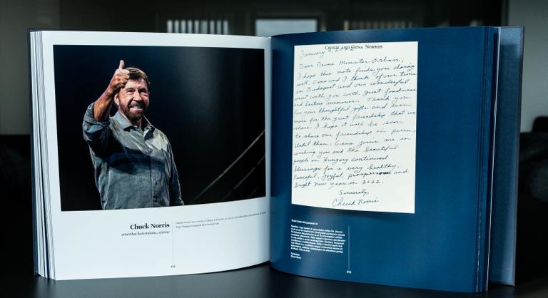 Most fény derül Orbán Viktor titkaira, Chuck Norris levelét is elolvashatja