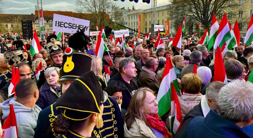 Gigantikus tömeg: mindenki Orbán Viktort akarja látni Nagykanizsán - Fotó