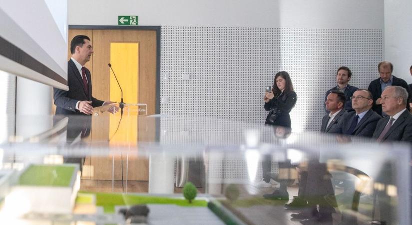 Digitális alapkőletétellel indult a Balaton térségének új szakképzési projektje (galéria  videó)