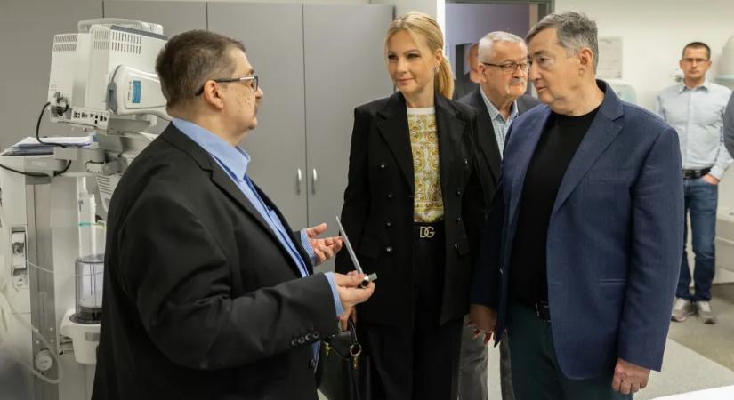 Ismét jótékonykodott Mészáros Lőrinc alapítványa, speciális ultrahangot vásároltak egy edelényi rendelőbe