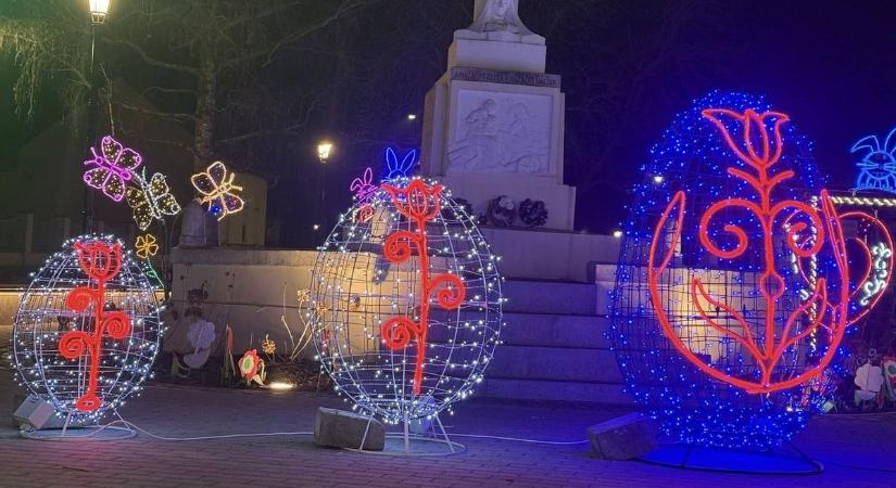Különleges fények is segítenek az ünnepre hangolódni a szabolcsi településen
