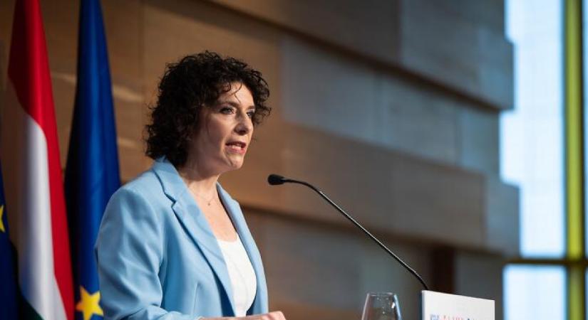 A DK szerdán árulja el, kiket léptet vissza