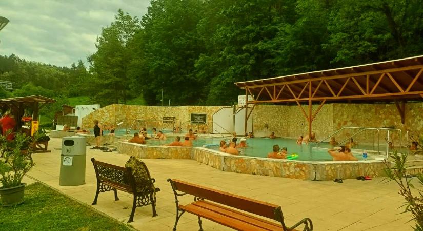 Gyönyörű fekvésű vármegyénk: 16 gyógyvíz fakad itt, és még ivókúrához is van forrás