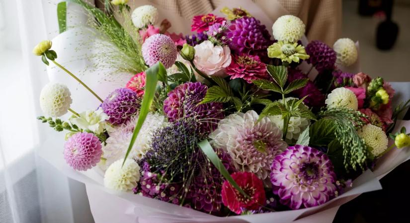 A virágkötők titka: ha így vágod le a szárat, akár két héttel tovább frissek maradnak a virágok