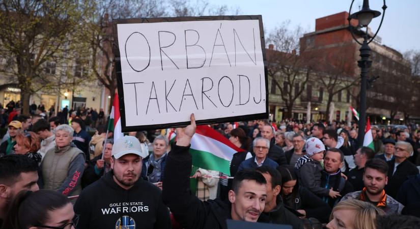 „Orbán, takarodj” transzparens miatt volt kisebb balhé az kormányfő országjárásának nagykanizsai állomásán