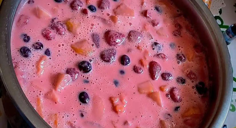 Főzés nélküli gyümölcsleves, ami pillanatok alatt elkészül