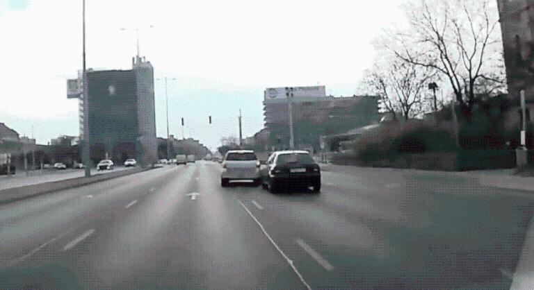 Mintha mi sem történt volna – letarolta a kocsiját, majd tovább ment az autós