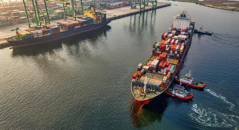 Teherhajó ütközött egy hídnak Düsseldorf közelében