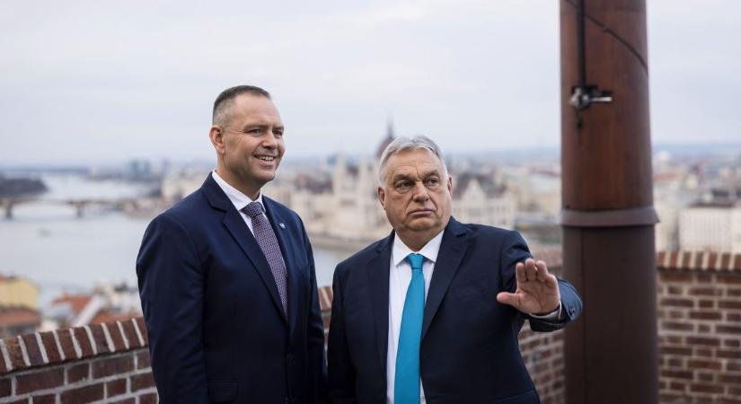 Áll a bál Orbán Viktor miatt: Tusk nekiesett Nawrockinak – az elnök elmondta, mi a közös Magyarországban és Lengyelországban