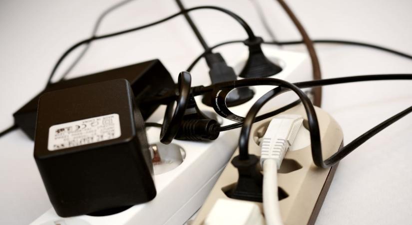 Felejtsd el az idegesítő hosszabbítókat: új, rendszer hódít az otthonokban idén, így néz ki!