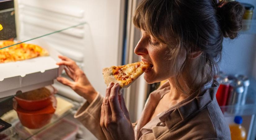 Elmúltál 50 és rájársz a hűtőre éjjelente? Ez az 5 trükk segíthet