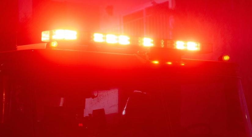 Szén-monoxid keletkezett egy tiszaalpári házban, mentő érkezett a lakókhoz