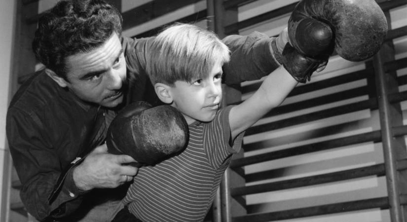 AKINEK DINAMIT VOLT AZ ÖKLEIBEN: 100 ÉVE SZÜLETETT PAPP LÁSZLÓ