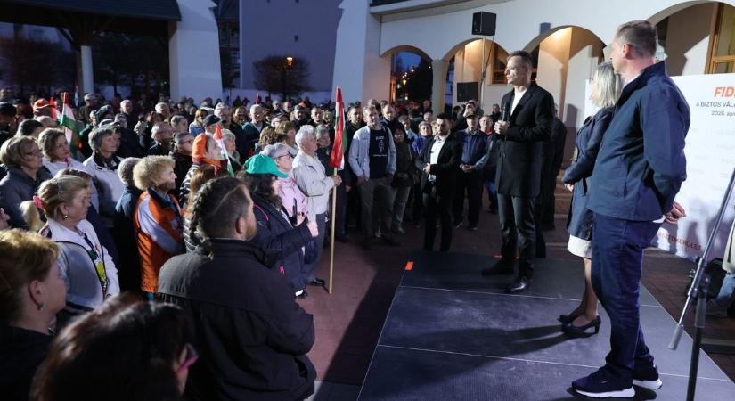 Szijjártó Péter Makón: a biztonság garanciája Orbán Viktor – galériával