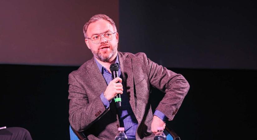 A háborúra nemcsak az ukrán nép jövője mehet rá, de az európaiaké is, mutatott rá Orbán Balázs Egerben