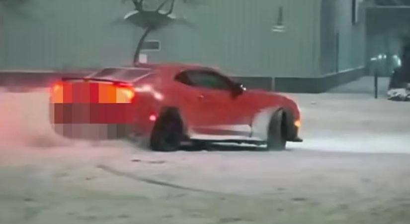 Versenypályának használta az utat: a saját felvétele buktatta le a tolnai férfit