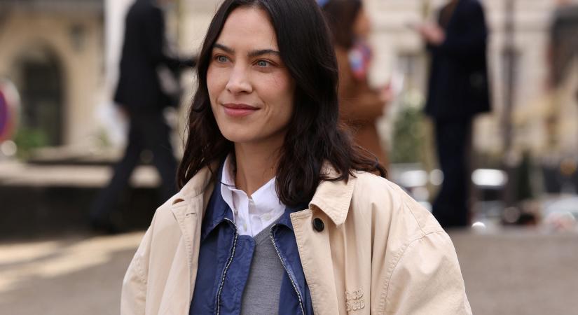 Erre a tavaszi kabátra vágyik most minden nő – elképesztően sikkes és időtálló