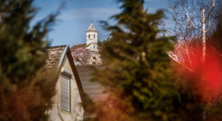 Szerdán még kitart a tavasz, de durva hidegfront közelít