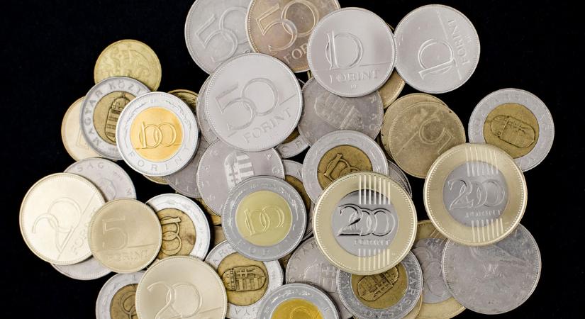 Levelet írtak Varga Mihálynak: ideje kidobni az 5 forintost, és bevezetni az 50 ezrest