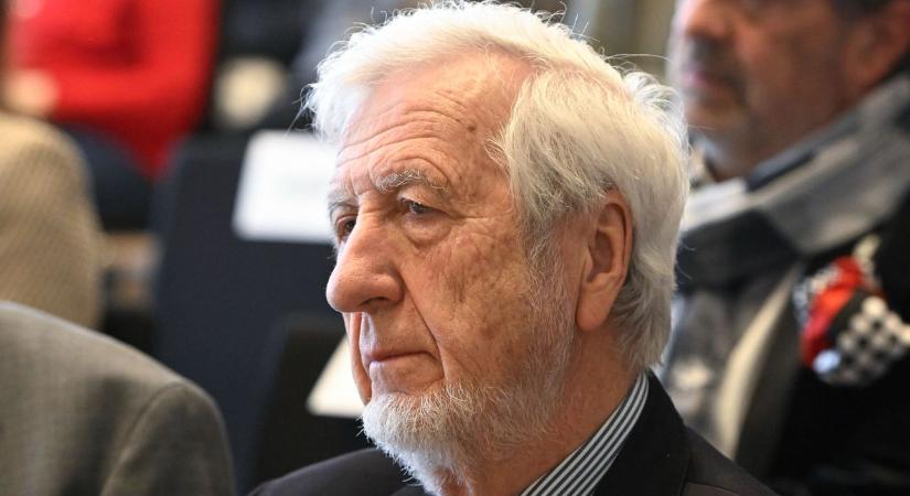 Még mindig nem jutott dűlőre a rendőrség Jeszenszky Géza megtámadása ügyében