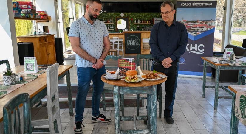 Bemutatkozott a T-Rex burger és a Munkácsy tál