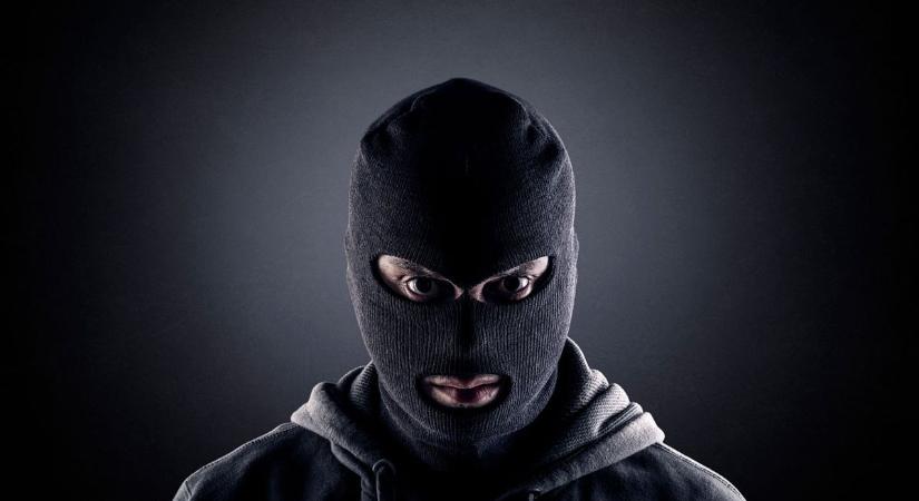 Rablási kísérlet Regölyben: maszkban, késsel támadt a nőre