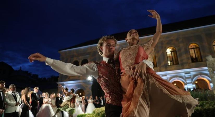 Már árulják a jegyeket az idei Anna-bálra – mutatjuk, mennyibe kerül a belépő